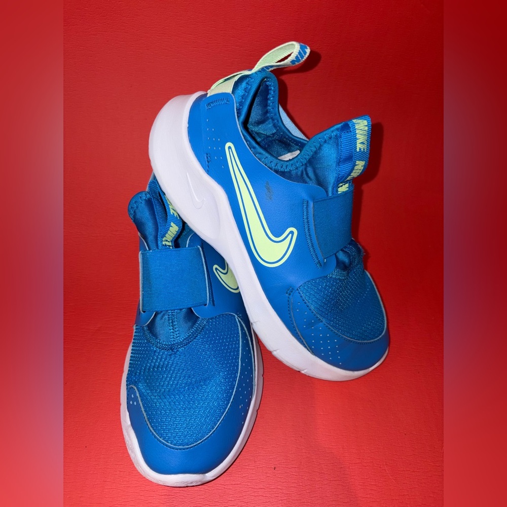 Nike Kids Blue Athletic Sneakers with Lime Swoosh boy size 4